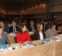 Vista general de la mesa presidencial de las II Jornadas Internacionales de Educación Emprendedora "Como educar el talento emprendedor desde la e